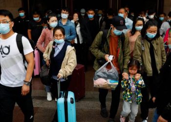 Más de 80 mil turistas se encuentran varados en China por brote de COVID 19
