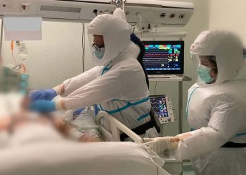 Estimular un nervio en el oído ayuda a los pacientes graves de COVID-19