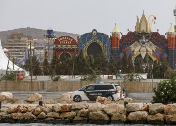 Fuerte viento tira escenario en festival de música, deja un muerto y 17 heridos