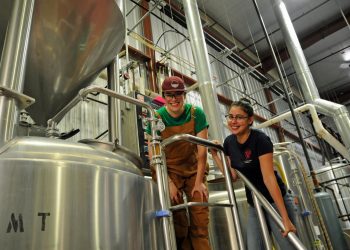 Mujeres de México y EU se unen en proyecto pionero de cerveza artesanal