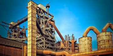 Julio A. Millán: Desindustrialización en la economía