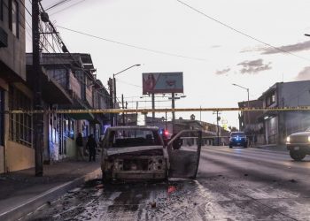 EU emite alerta de seguridad tras Vehículos incendiados y bloqueos en Baja California