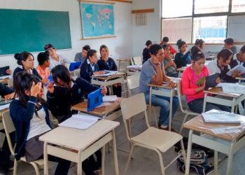 Hace falta liderazgo y un plan integral en materia educativa: Vélez