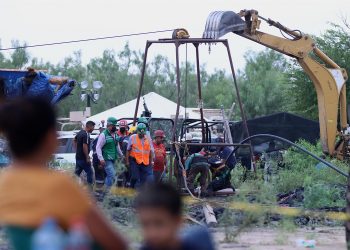 Diez mineros siguen atrapados tras 48 horas del derrumbe en mina de Coahuila