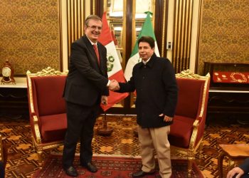 Marcelo Ebrard se reúne en Perú con el presidente Pedro Castillo