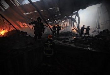 Avanza al 50 por ciento en control del incendio en fábrica en Tlaquepaque, Jalisco