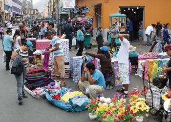El 55.7% de los mexicanos trabaja en la economía informal