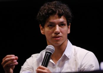 Isaac Hernández impulsa a niños bailarines pese a crisis