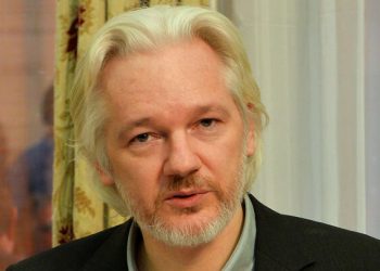 Periodistas y abogados demandan a la CIA por espiarlos durante visitas a Assange