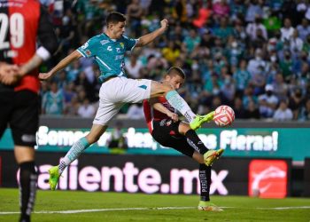 León se da festín ante el Atlas