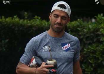 Luis Suárez enfrenta a Liverpool
