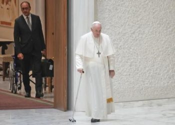 Papa Francisco nombra a enfermero que salvó su vida como asistente sanitario personal