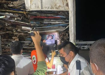 Identifica INM 45 migrantes extranjeros hacinados en compartimento oculto de un tractocamión
