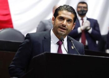 No se destituyó a Moreno, lo que ocurrió es que al no presentarse, la Comisión nombró una presidencia en funciones: Carrillo