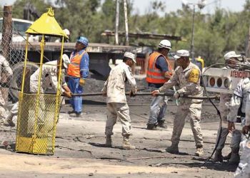 Buzos no logran llegar a mineros atapados en Sabinas, Coahuila