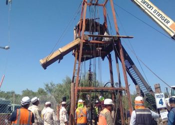 Se alista el ingreso de buzo a mina para intentar rescatar a mineros atrapados