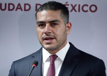García Harfuch rechaza estar relacionado con la verdad histórica sobre el Caso Ayotzinapa