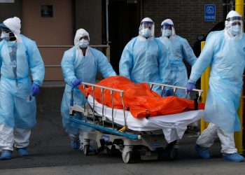 Al menos 15 mil personas murieron en el mundo por COVID-19  en una semana, reporta OMS