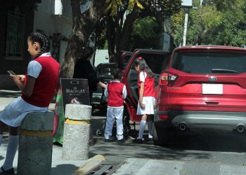 ¿A cuántos conductores rebeldes multaron este regreso a clases?