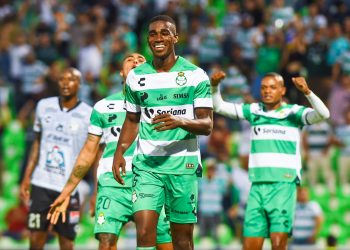 Santos se queda con los tres puntos ante León 2-1