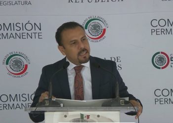 Propone senador de morena ampliar de 6 a 15 días el periodo vacacional y reducir jornada laboral de 8 a 6 horas diarias