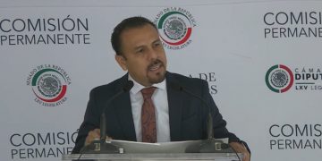 Propone senador de morena ampliar de 6 a 15 días el periodo vacacional y reducir jornada laboral de 8 a 6 horas diarias