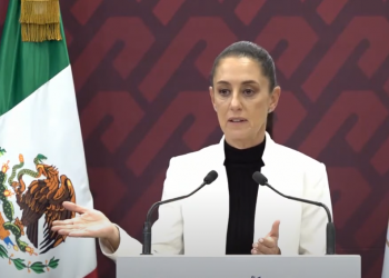 Sheinbaum revira a López Gatell sobre los consultorios médicos en farmacias