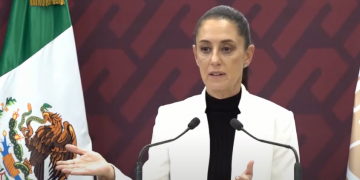 Sheinbaum revira a López Gatell sobre los consultorios médicos en farmacias