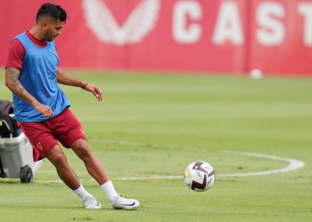 “Tecatito” Corona sufre una rotura de peroné y ligamentos en el tobillo.