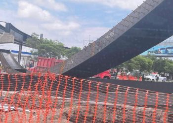 Colapsa trabe de un puente vehicular en construcción en Querétaro
