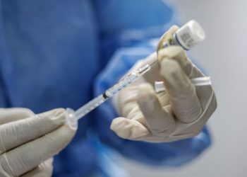 OMS recomienda segundo refuerzo contra COVID 19 para grupos de riesgo