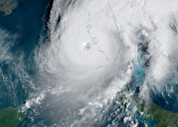 Ian toca tierra con vientos de 240 km/h