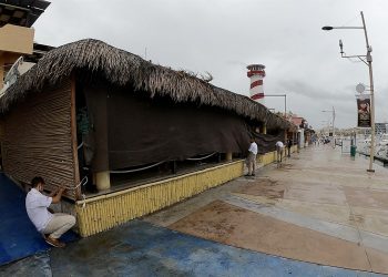 Huracán Kay paraliza este estado mexicano