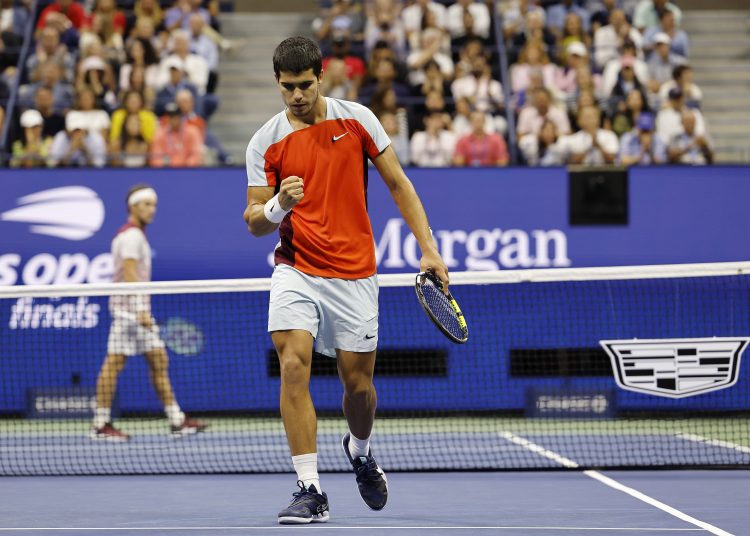 Flushing Meadows (United States), 11/09/2022.- Carlos Alcaraz of Spain reacts as he plays Casper Ruud of Norway during the men's final match at the US Open Tennis Championships at the USTA National Tennis Center in Flushing Meadows, New York, USA, 11 September 2022. The US Open runs from 29 August through 11 September. (Tenis, Abierto, Noruega, España, Estados Unidos, Nueva York) EFE/EPA/CJ GUNTHER