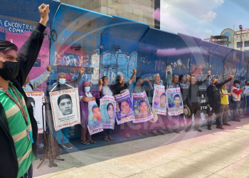 Familiares y colectivos realizan evento en demanda de resultados por la desaparición de los 43