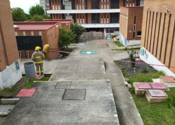 Explotan dos bombas en universidad de este estado