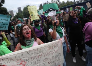 Mujeres piden se haga efectiva la despenalización del aborto en todo México