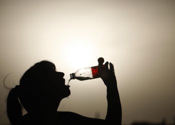 Denuncian en el Congreso capitalino aumento en agua embotellada