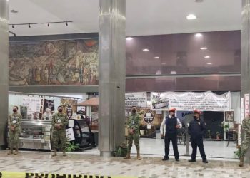 Desalojan a ex trabajadores de la extinta mexicana de aviación del AICM