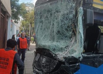 ¡En la Trole ! Trolebús choca durante capacitación de chofer. Aquí las imágenes