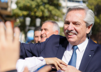 Presidente argentino visita a Cristina Fernández tras ataque