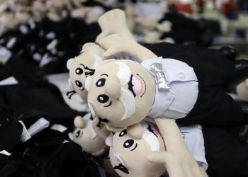 Así realizan este peluche que anima conciertos