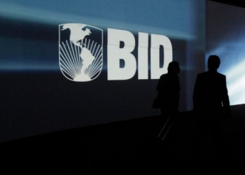 Banco Interamericano de Desarrollo destituye a su presidente por esta razón