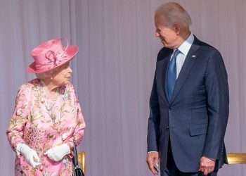A través de Liz Truss, Joe Biden envía mensaje a la reina Isabel II