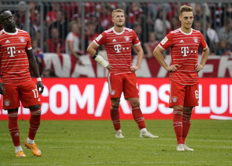 Munich (Germany), 10/09/2022.- Munich players react during the German Bundesliga soccer match between FC Bayern Munich and VfB Stuttgart in Munich, Germany, 10 September 2022. (Alemania) EFE/EPA/RONALD WITTEK CONDITIONS - ATTENTION: The DFL regulations prohibit any use of photographs as image sequences and/or quasi-video.