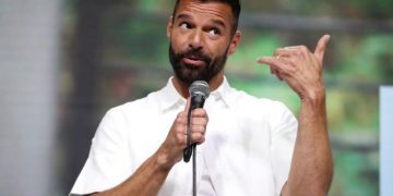 Presentan denuncia contra Ricky Martin, aquí de qué se le acusa