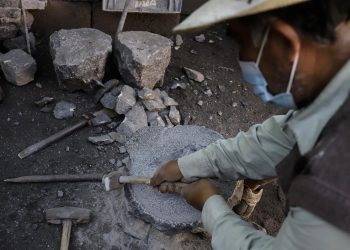 Piedras volcánicas se han convertido en la pieza más importante para artesanos, aquí por qué