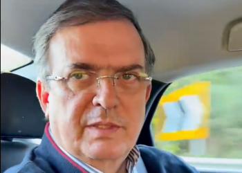 El Canciller Ebrard llega a Reino Unido para funeral de Estado de Isabel ll