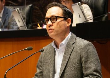 El senador Clemente Castañeda Hoeflich durante su intervención en el Senado