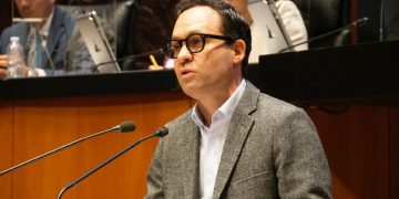 El senador Clemente Castañeda Hoeflich durante su intervención en el Senado